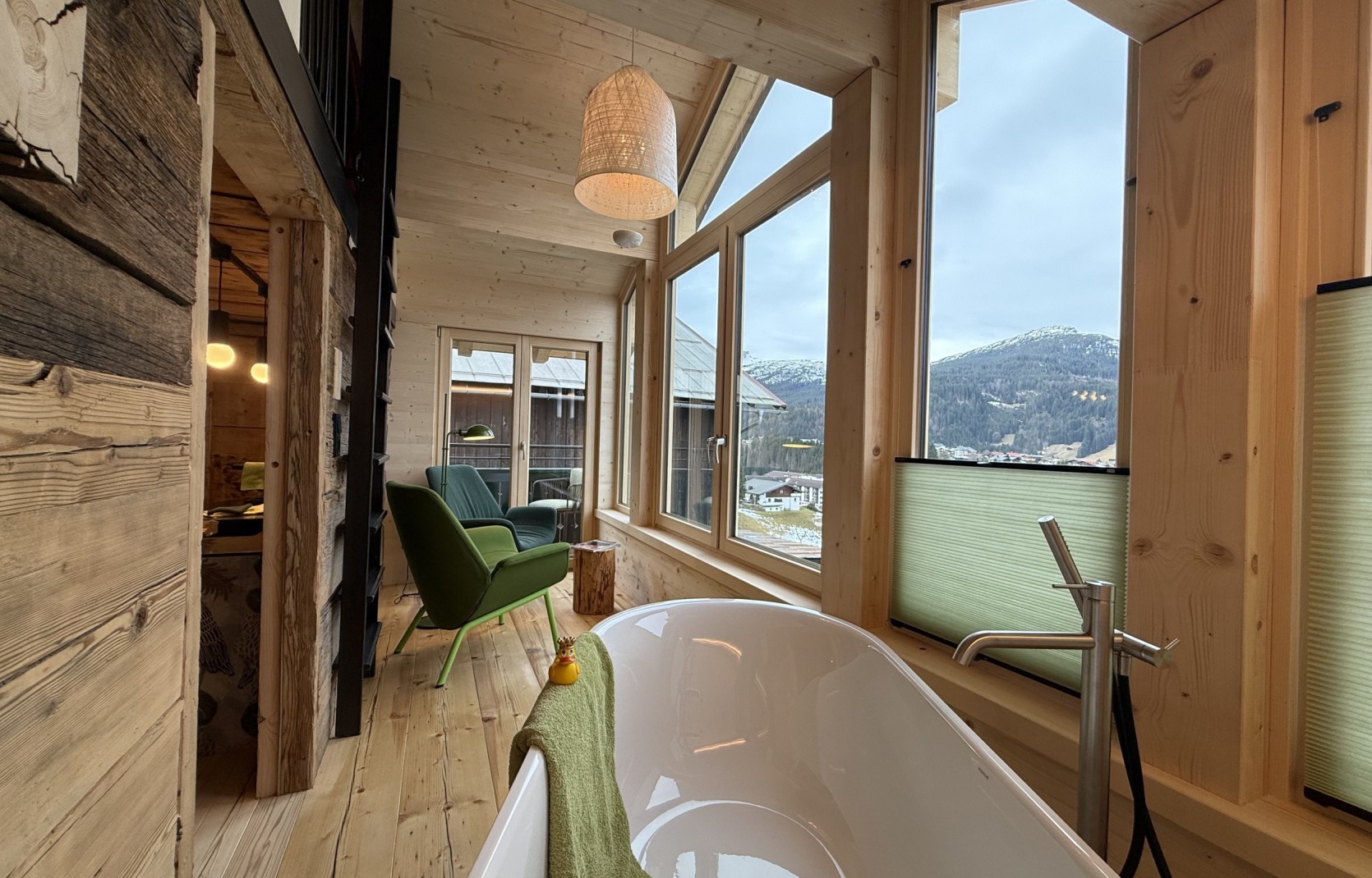 Ferienhaus mit private Spa im Kleinwalsertal mit Bergblick.