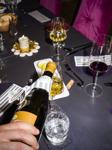 Bio Wein weiß und rot im Restaurant des Hotel Oswalda Hus im Kleinwalsertal.