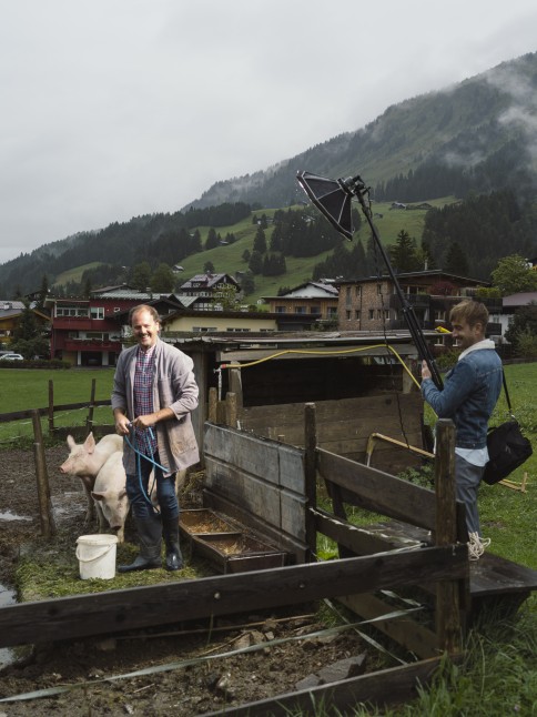 Schweine in artgerechter Haltung für regionale Bio Produkte im Restaurant im Kleinwalsertal des Oswalda Hus.